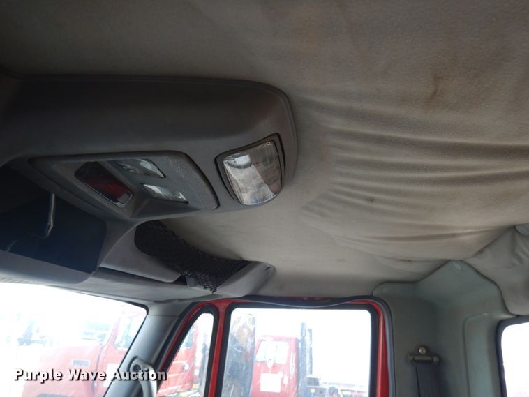 image for item JQ9341 2005 International 4300  utility / service truck