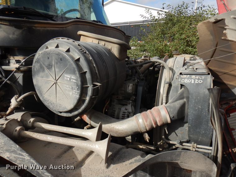 image for item JQ9341 2005 International 4300  utility / service truck