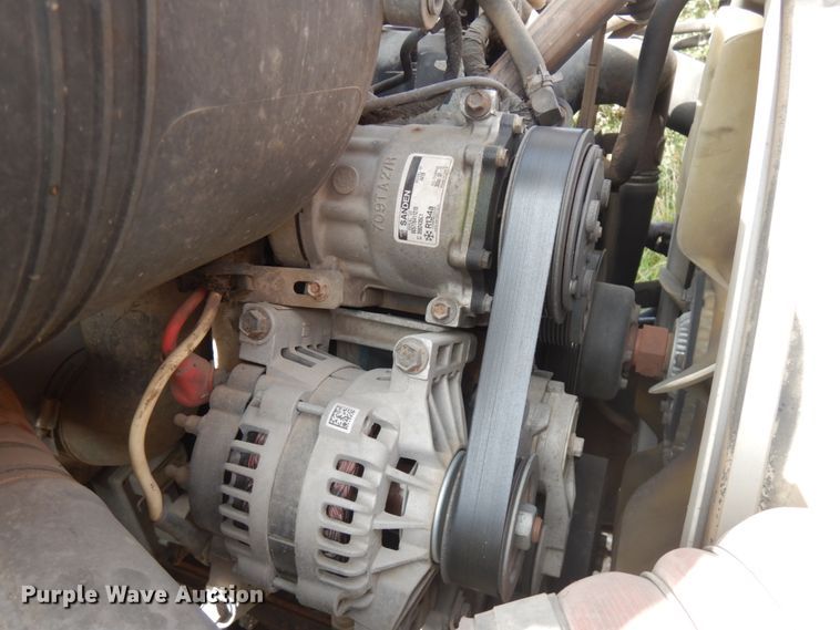 image for item JQ9341 2005 International 4300  utility / service truck