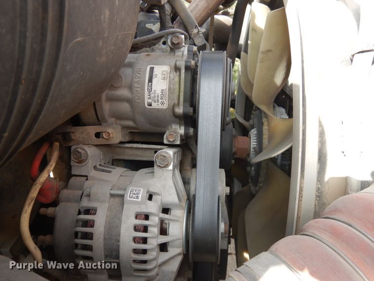 image for item JQ9341 2005 International 4300  utility / service truck