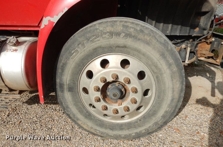 image for item JQ9341 2005 International 4300  utility / service truck