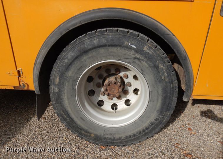 image for item JQ9341 2005 International 4300  utility / service truck