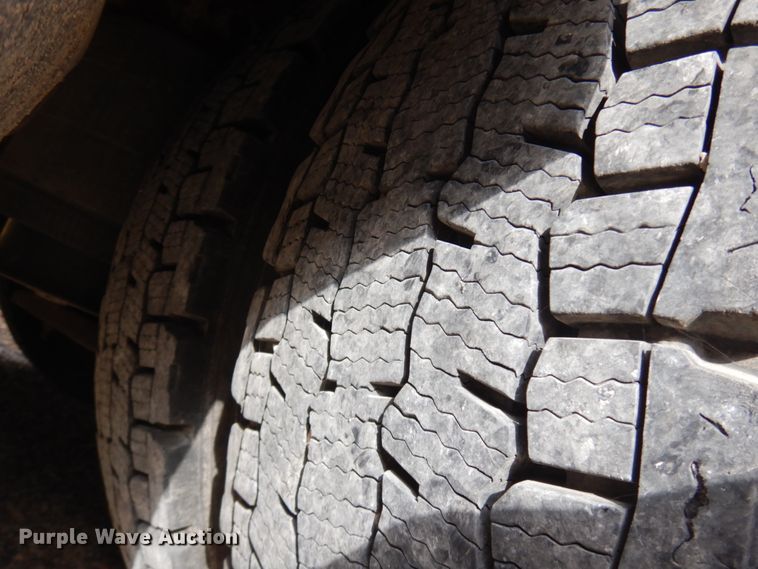 image for item JQ9341 2005 International 4300  utility / service truck