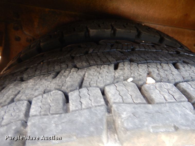 image for item JQ9341 2005 International 4300  utility / service truck