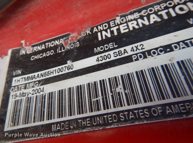 image for item JQ9341 2005 International 4300  utility / service truck