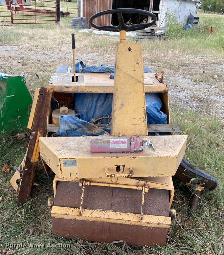 image for item JQ9517 Rosco Deluxe Rollpac III  double drum roller