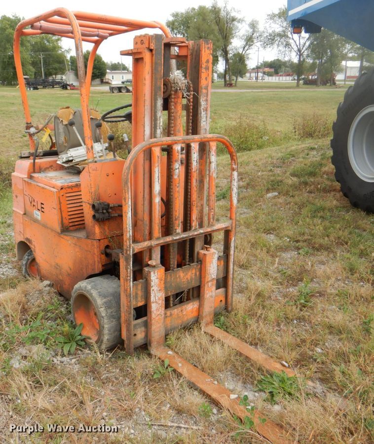 image for item JS9158 Yale  forklift