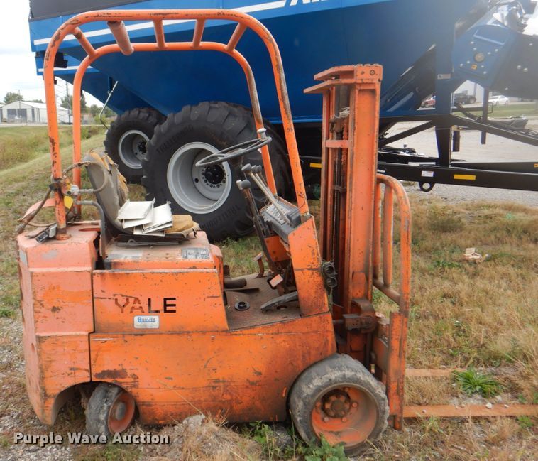image for item JS9158 Yale  forklift