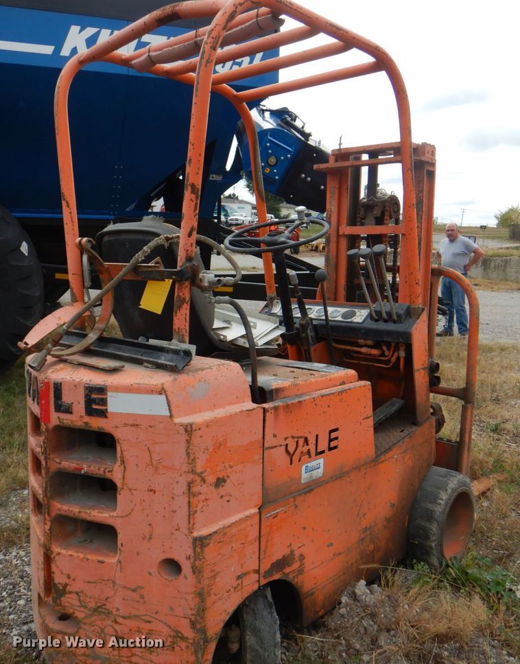 image for item JS9158 Yale  forklift
