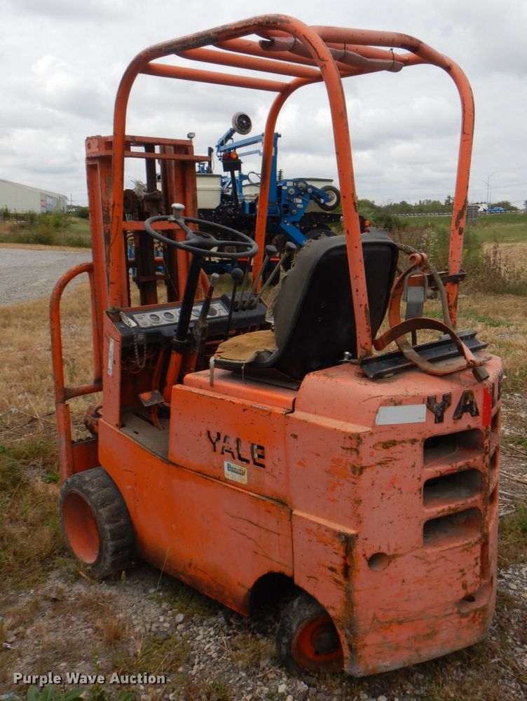 image for item JS9158 Yale  forklift