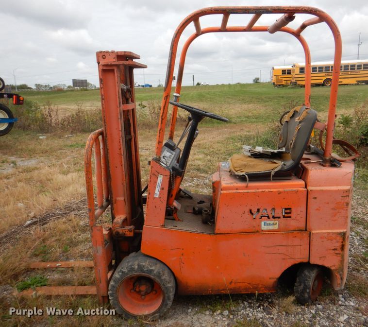 image for item JS9158 Yale  forklift