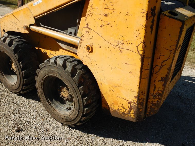 image for item JT9557 Mustang 2040  skid steer loader