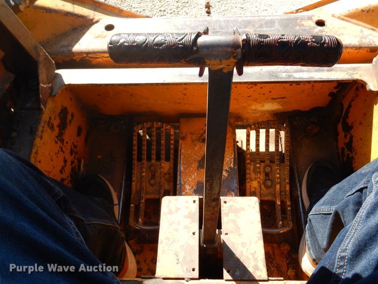 image for item JT9557 Mustang 2040  skid steer loader