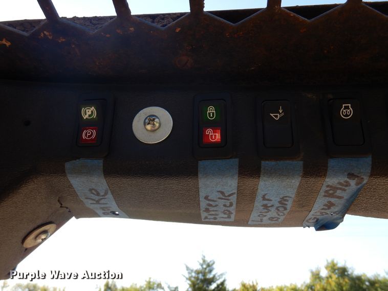 image for item JT9557 Mustang 2040  skid steer loader