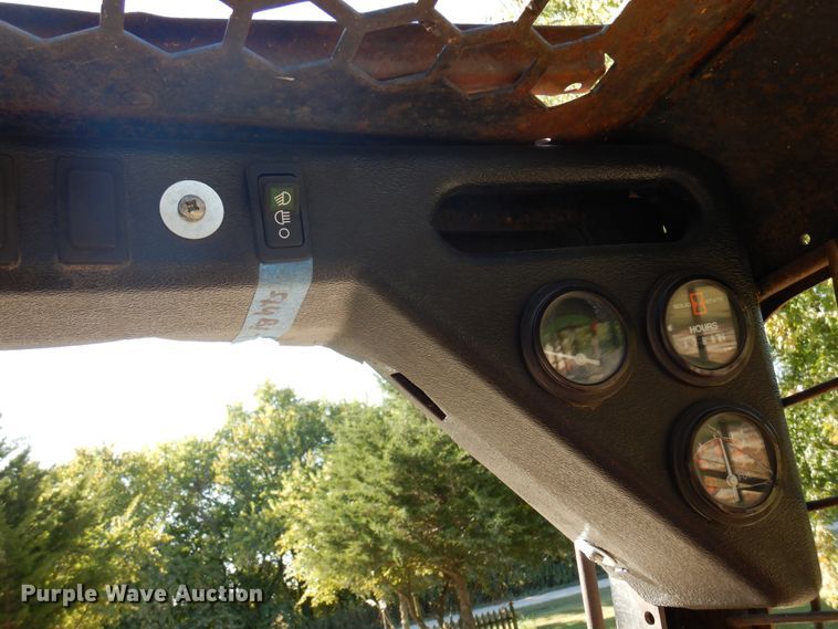 image for item JT9557 Mustang 2040  skid steer loader