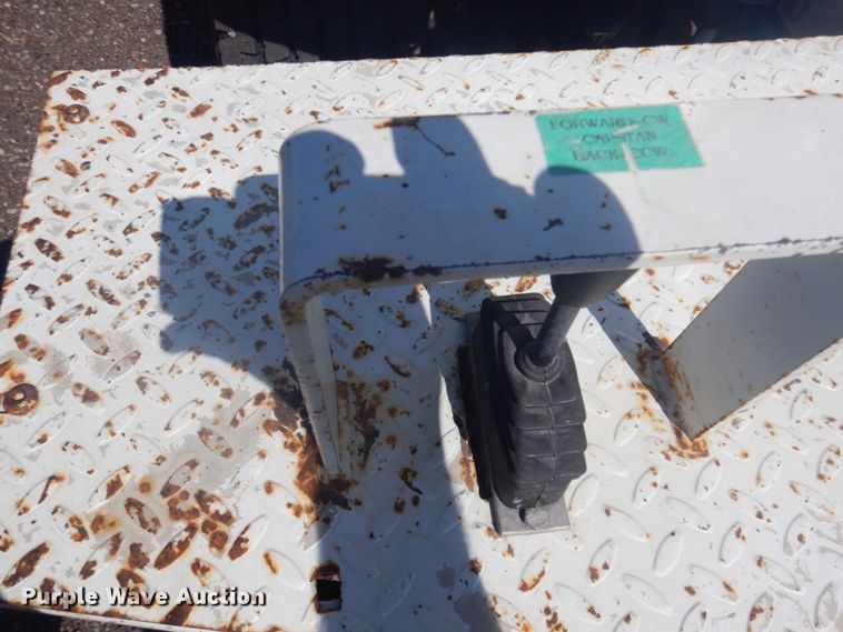 image for item JZ9841 2003 International 7400  digger derrick truck