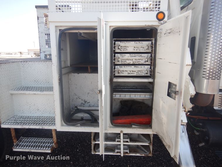 image for item JZ9841 2003 International 7400  digger derrick truck