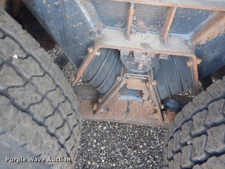 image for item JZ9841 2003 International 7400  digger derrick truck