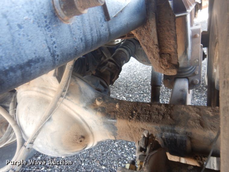 image for item JZ9841 2003 International 7400  digger derrick truck