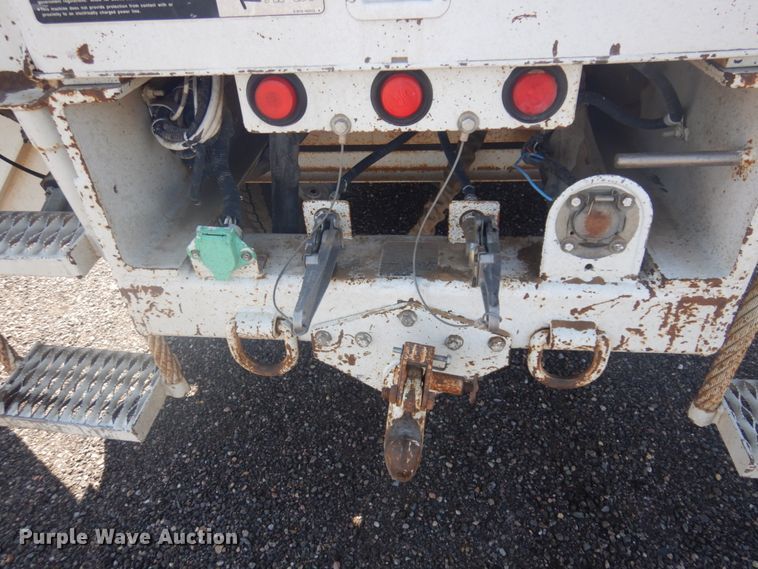 image for item JZ9841 2003 International 7400  digger derrick truck