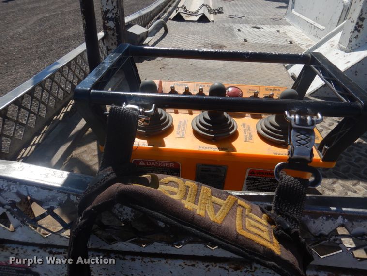 image for item JZ9841 2003 International 7400  digger derrick truck