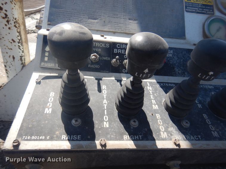 image for item JZ9841 2003 International 7400  digger derrick truck