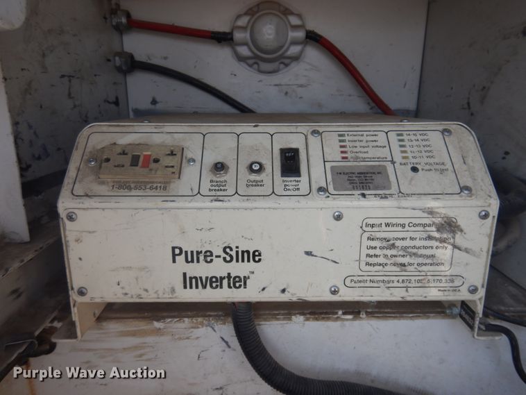 image for item JZ9841 2003 International 7400  digger derrick truck