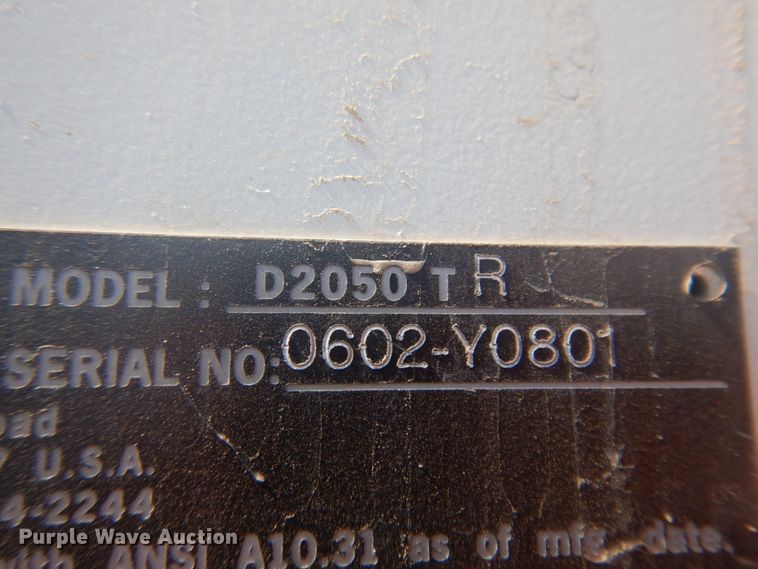 image for item JZ9841 2003 International 7400  digger derrick truck