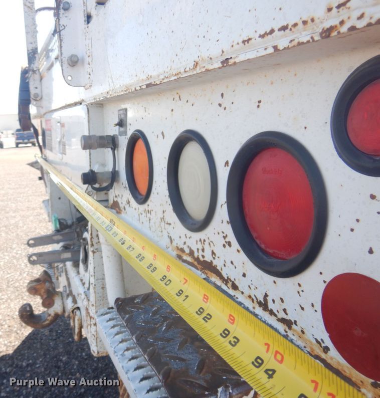 image for item JZ9841 2003 International 7400  digger derrick truck