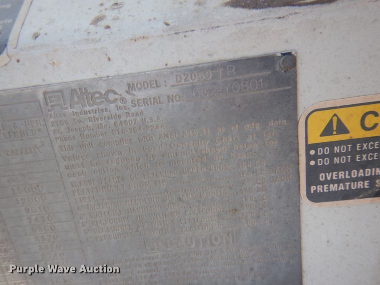 image for item JZ9841 2003 International 7400  digger derrick truck