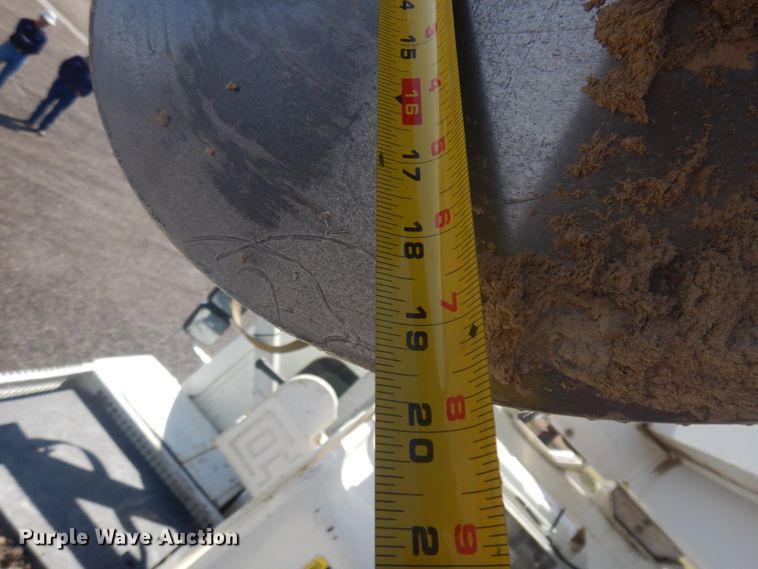 image for item JZ9841 2003 International 7400  digger derrick truck