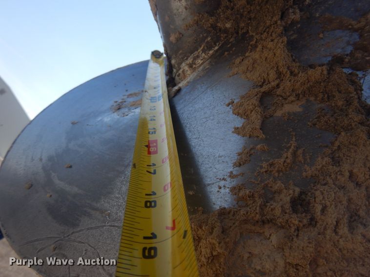 image for item JZ9841 2003 International 7400  digger derrick truck