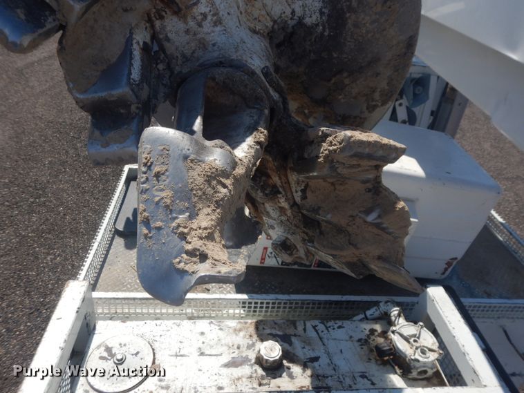 image for item JZ9841 2003 International 7400  digger derrick truck