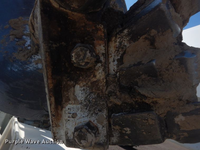 image for item JZ9841 2003 International 7400  digger derrick truck