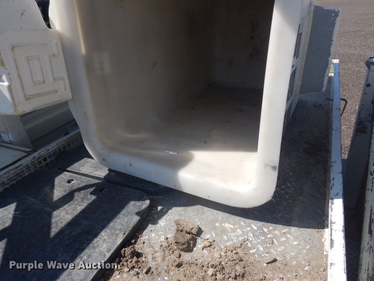 image for item JZ9841 2003 International 7400  digger derrick truck