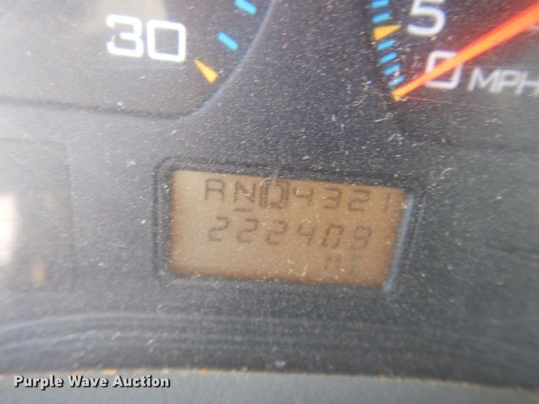 image for item JZ9841 2003 International 7400  digger derrick truck