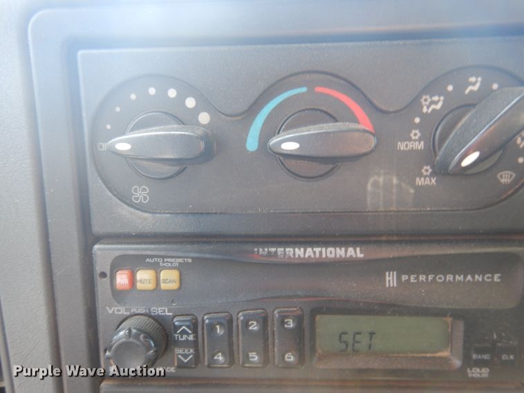 image for item JZ9841 2003 International 7400  digger derrick truck