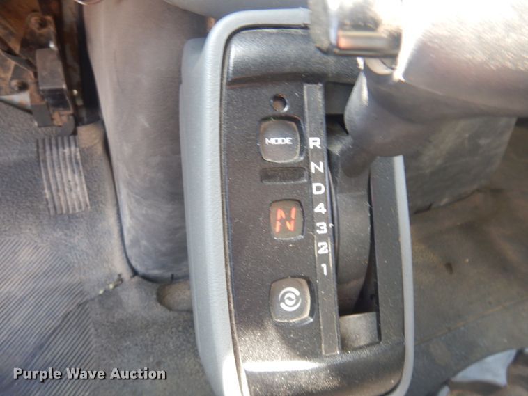 image for item JZ9841 2003 International 7400  digger derrick truck