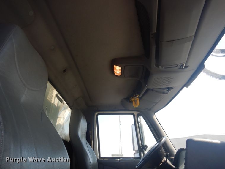 image for item JZ9841 2003 International 7400  digger derrick truck