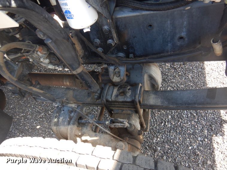 image for item JZ9841 2003 International 7400  digger derrick truck