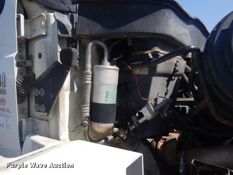 image for item JZ9841 2003 International 7400  digger derrick truck