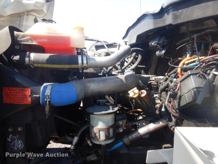 image for item JZ9841 2003 International 7400  digger derrick truck