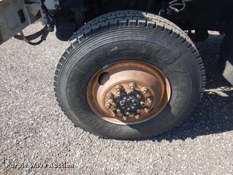 image for item JZ9841 2003 International 7400  digger derrick truck