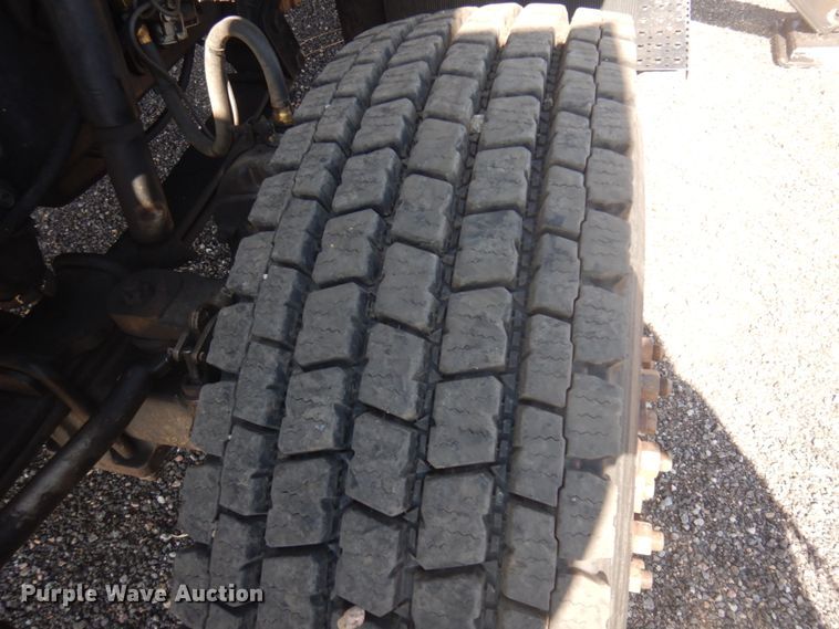 image for item JZ9841 2003 International 7400  digger derrick truck