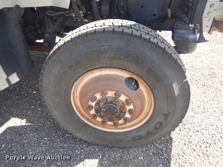 image for item JZ9841 2003 International 7400  digger derrick truck