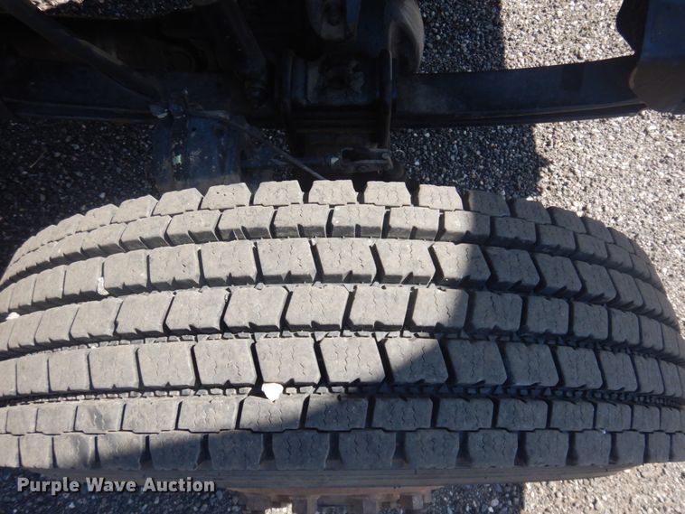 image for item JZ9841 2003 International 7400  digger derrick truck