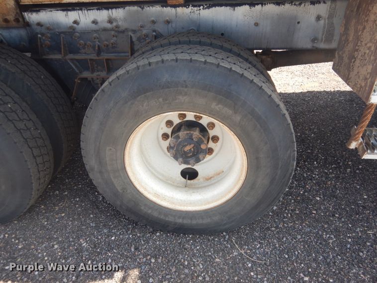 image for item JZ9841 2003 International 7400  digger derrick truck