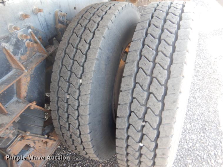 image for item JZ9841 2003 International 7400  digger derrick truck