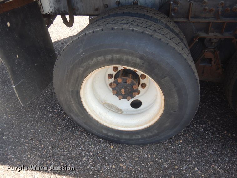 image for item JZ9841 2003 International 7400  digger derrick truck