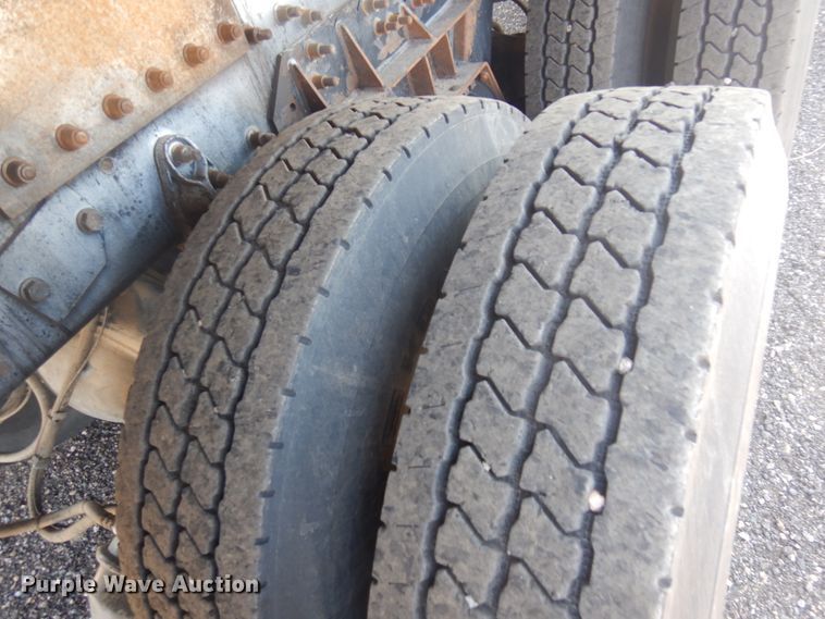 image for item JZ9841 2003 International 7400  digger derrick truck